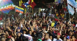 people-receive-maduro-at-pres-palace-avn
